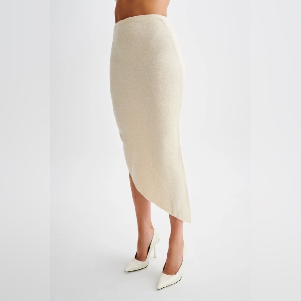Elegant Cream Skirt - Picture 7 of 9